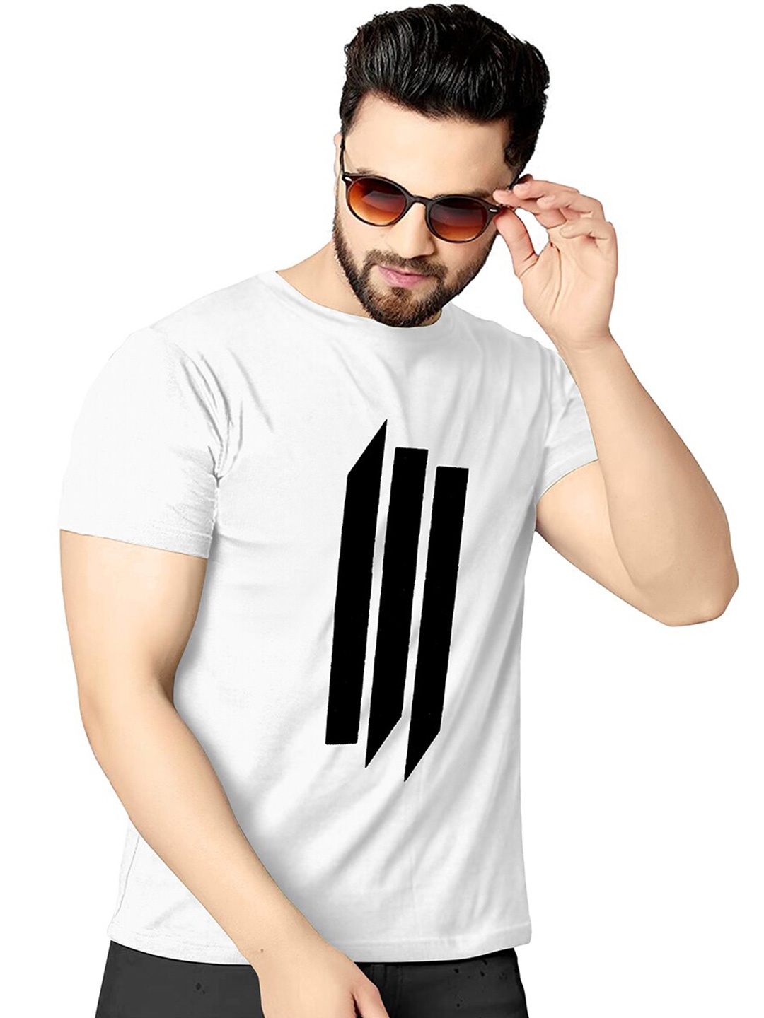 

KAJARU Men White & Black Printed T-shirt