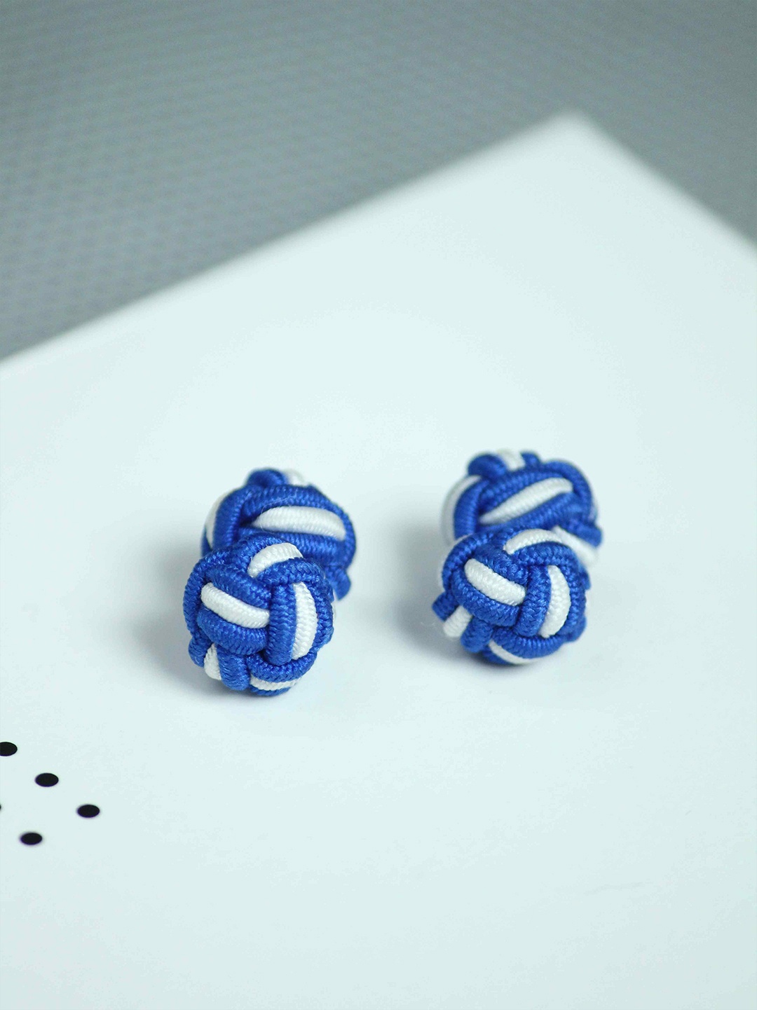

Tossido Blue & White Geometric Cufflink