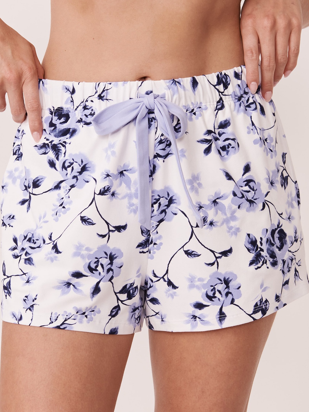 

La Vie en Rose Women White Floral Printed Shorts