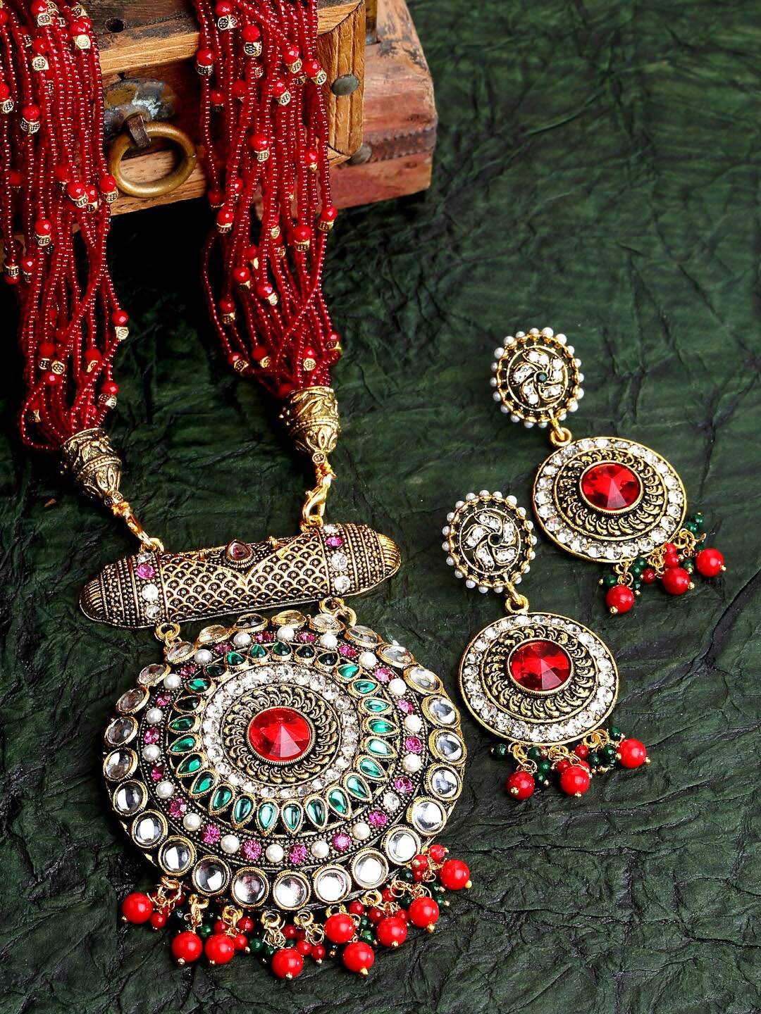 

Arrabi Gold-Toned Red Stone-Studded & Beaded Meenakari Jewellery Set