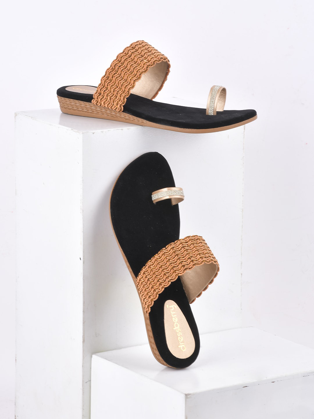 

DressBerry Women Tan Textured Ethnic One Toe Flats