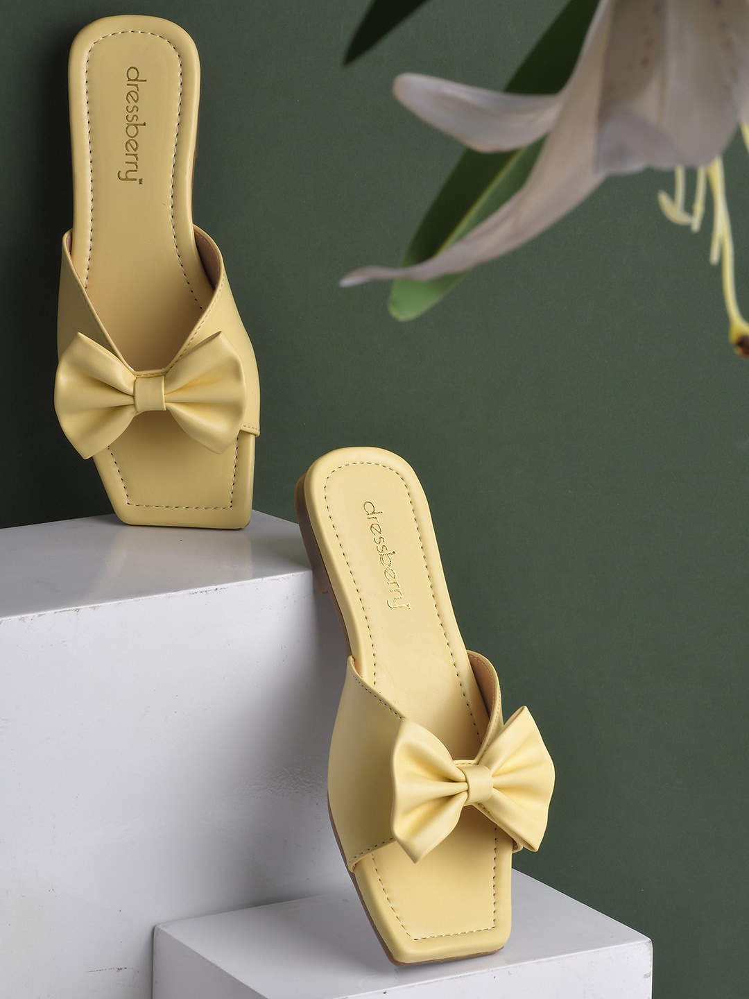 

DressBerry Women Yellow Solid Bow Open Toe Flats with Bows