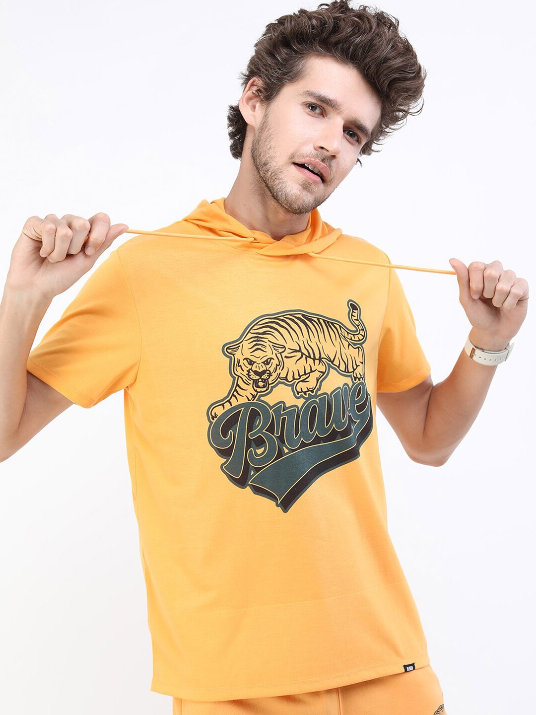 

HIGHLANDER Men Yellow Printed Slim Fit T-shirt