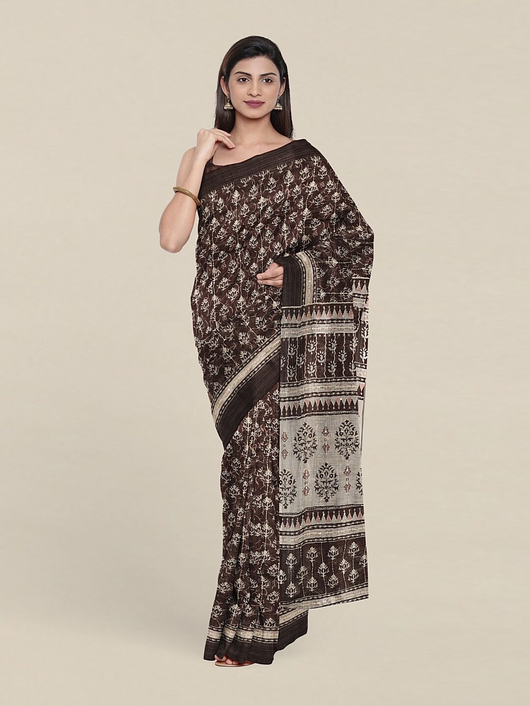 

Pothys Black & Cream-Coloured Floral Jute Silk Saree