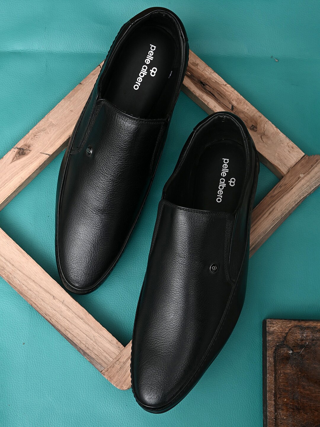

pelle albero Men Black Solid Leather Formal Slip-On Shoes