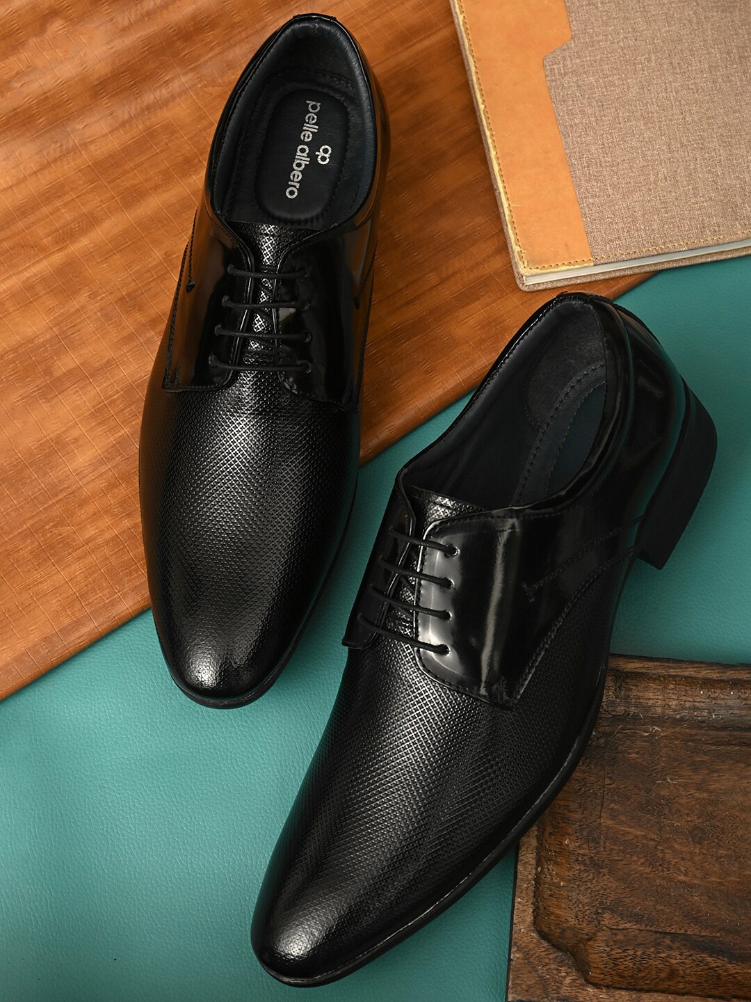 

pelle albero Men Black Solid Leather Formal Derbys