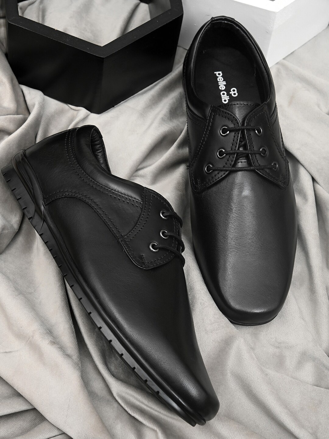 

pelle albero Men Black Solid Formal Derbys