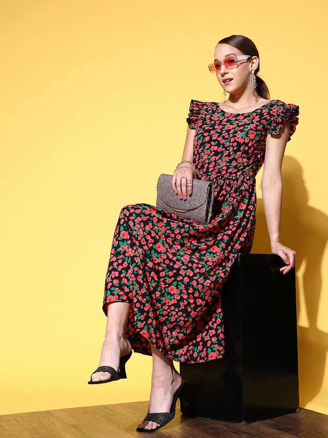 

plusS Women Black Floral Vacay Attire