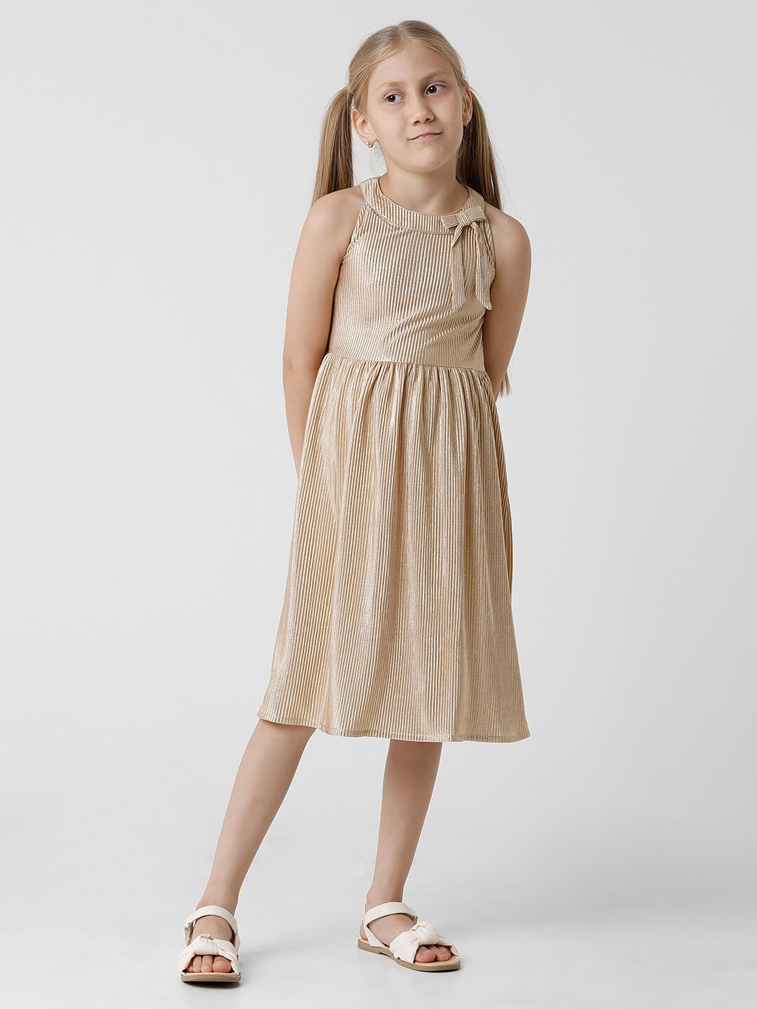 

KATE & OSCAR Kids Girls Gold Toned Pleated Sleeveless Satin Midi Dress