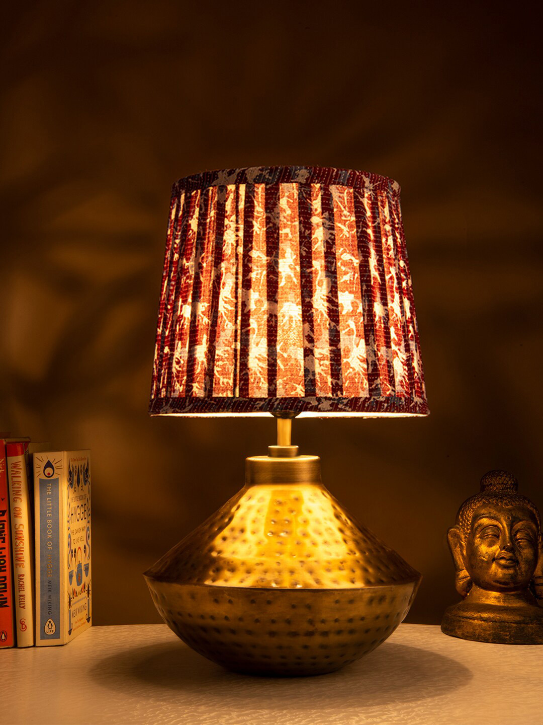 

green girgit Maroon & White Printed Hammered Urn Table Lamp