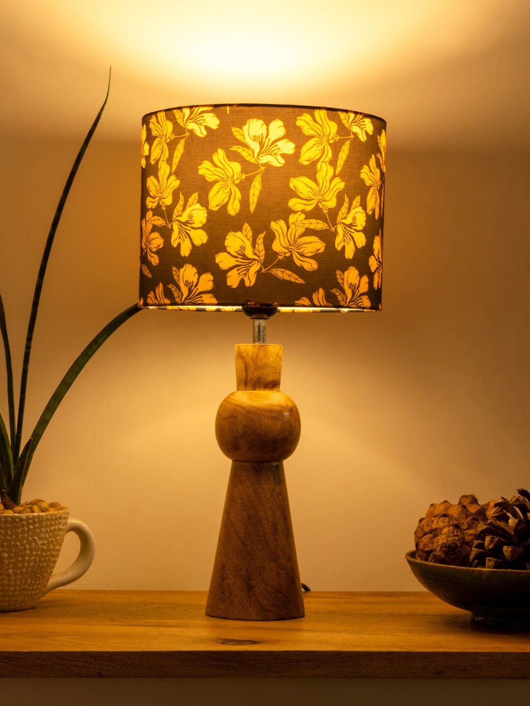 

green girgit Black Printed Wooden Table Lamps