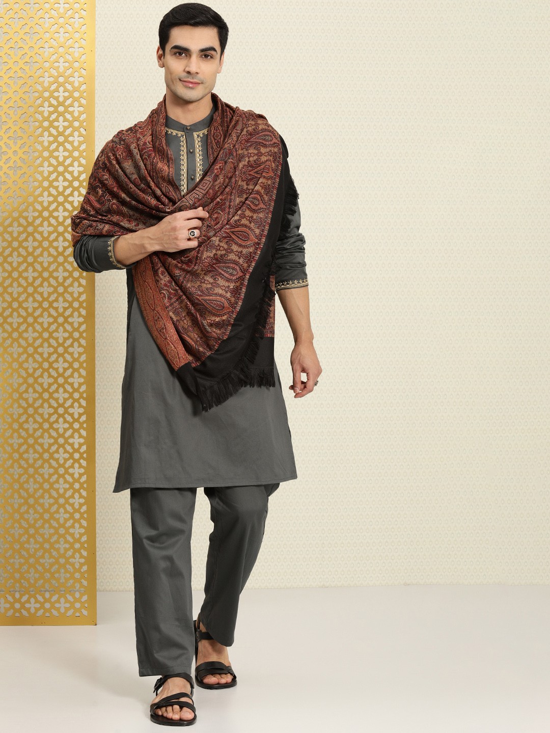 

House of Pataudi Men Embroidered Pure Cotton Kurta with Trousers & Shawl, Grey