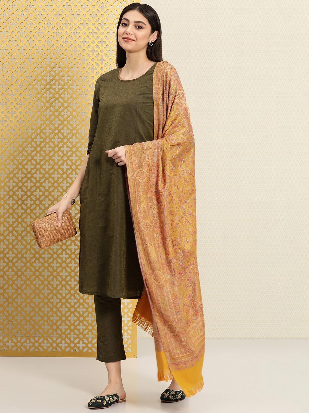 

House of Pataudi Women Jashn Kurta with Trousers & Shawl, Olive