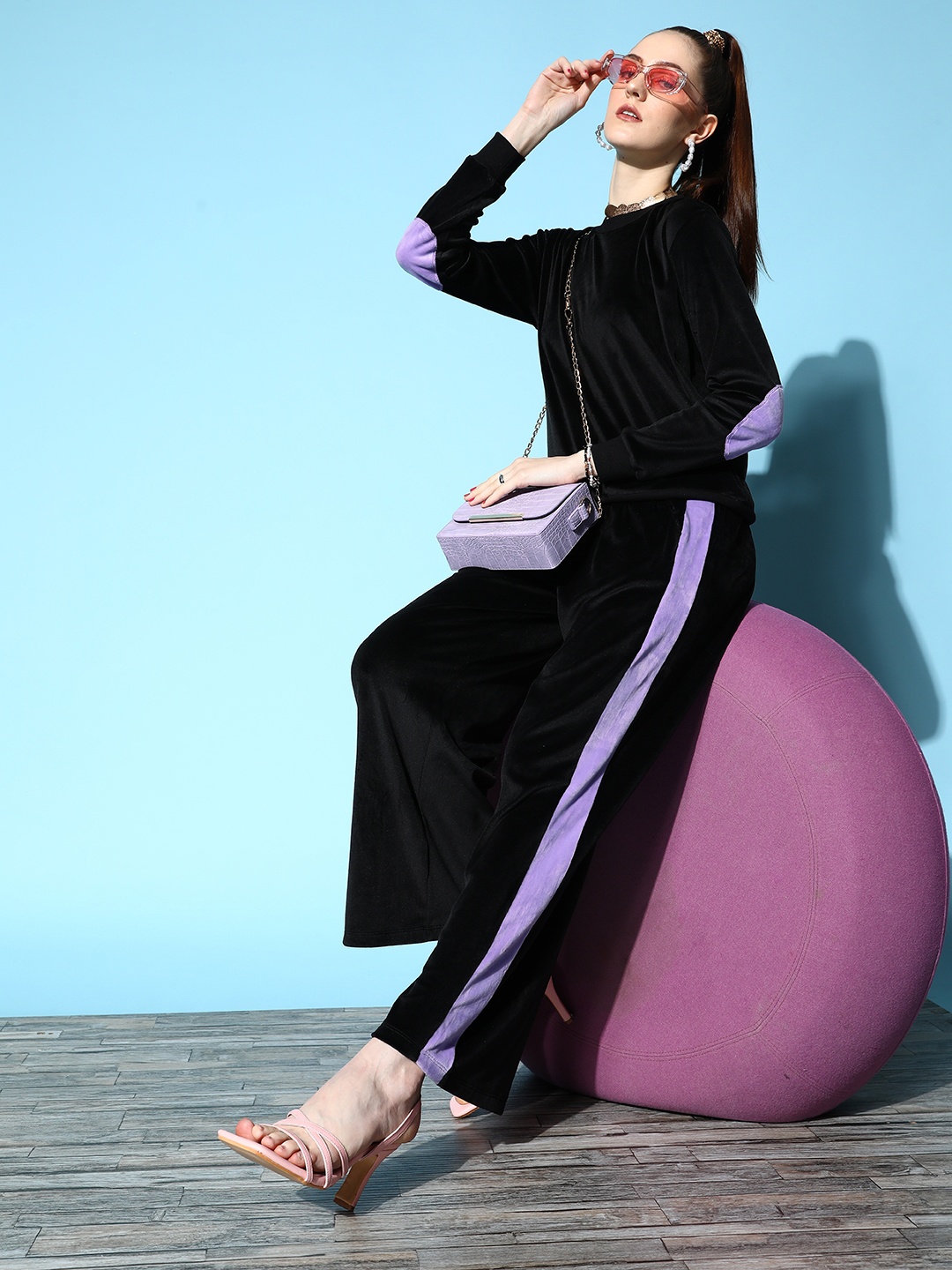 

SASSAFRAS Women Black Solid Sweatshirt with Trousers