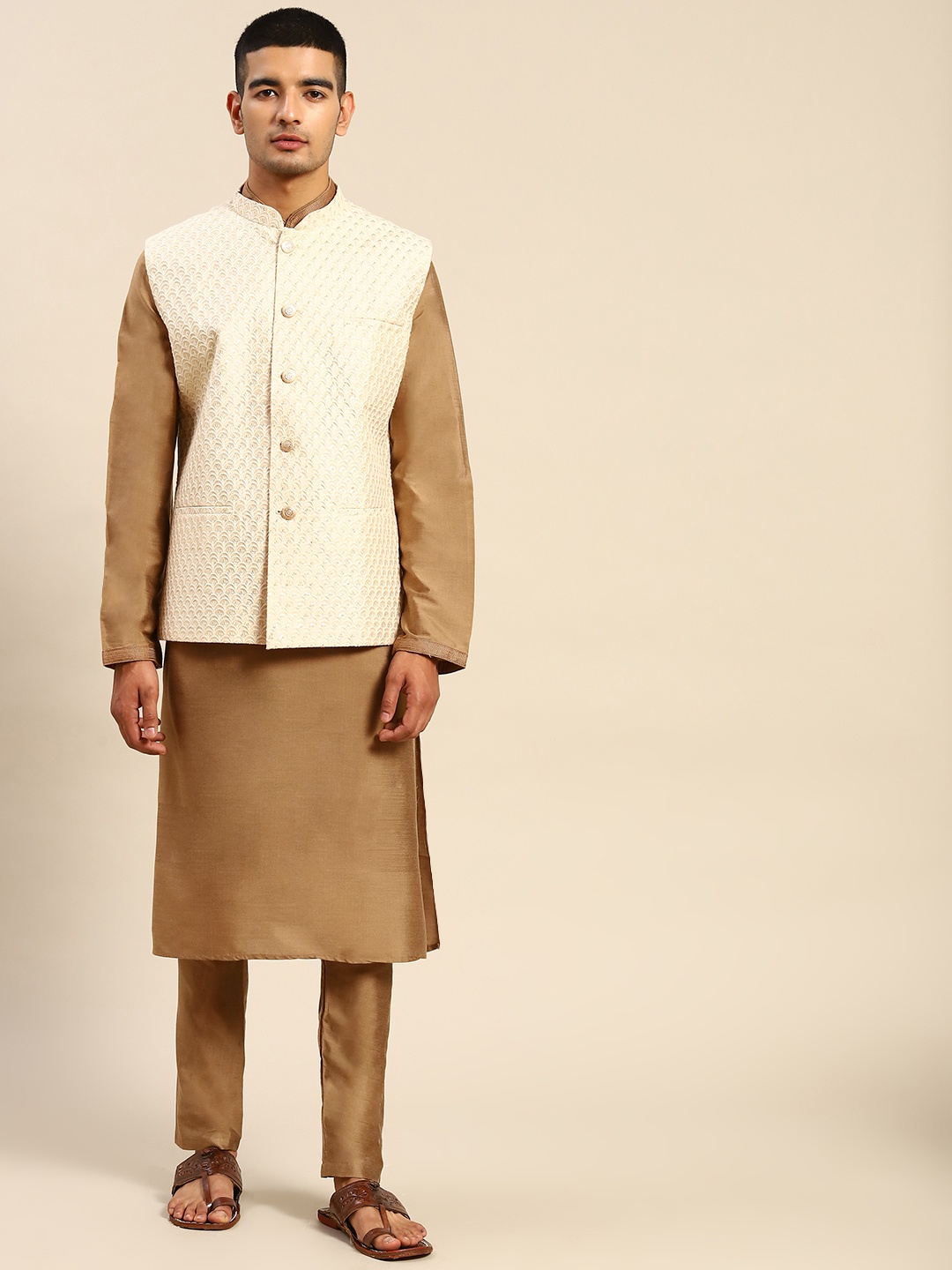 

RAJUBHAI HARGOVINDAS Men Copper-Toned Embroidered Kurta With Pyjamas & Nehru Jacket