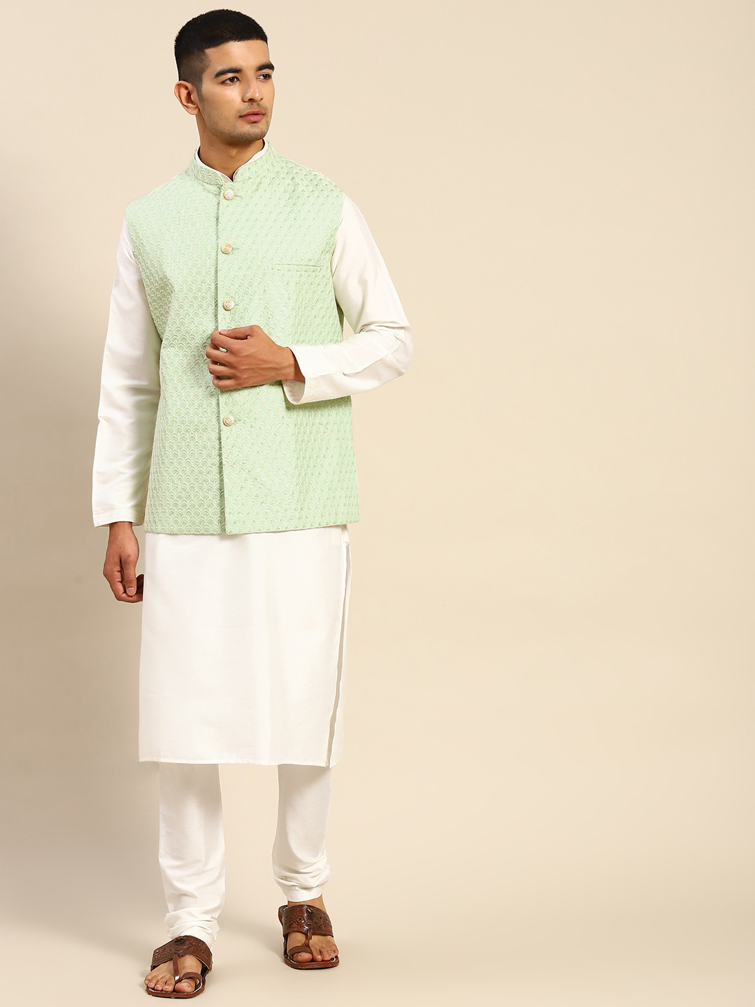 

RAJUBHAI HARGOVINDAS Men White Embroidered Pure Silk Kurta With Churidar & Nehru Jacket