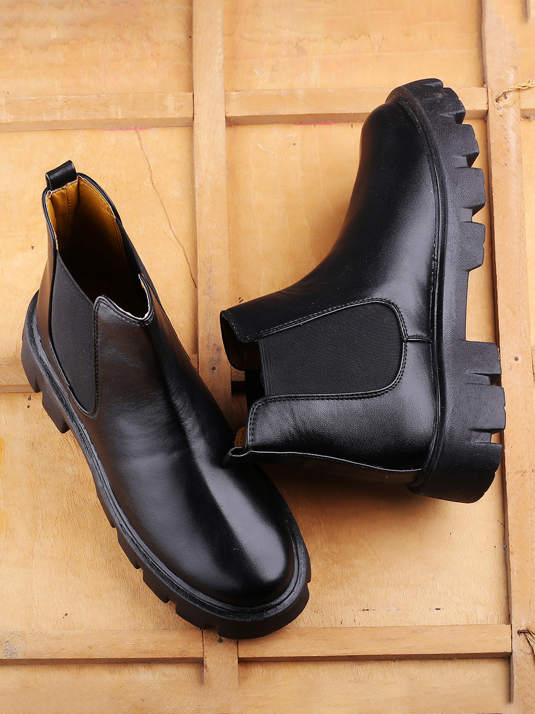 Bxxy Men Heeled Mid-Top Chelsea Boots
