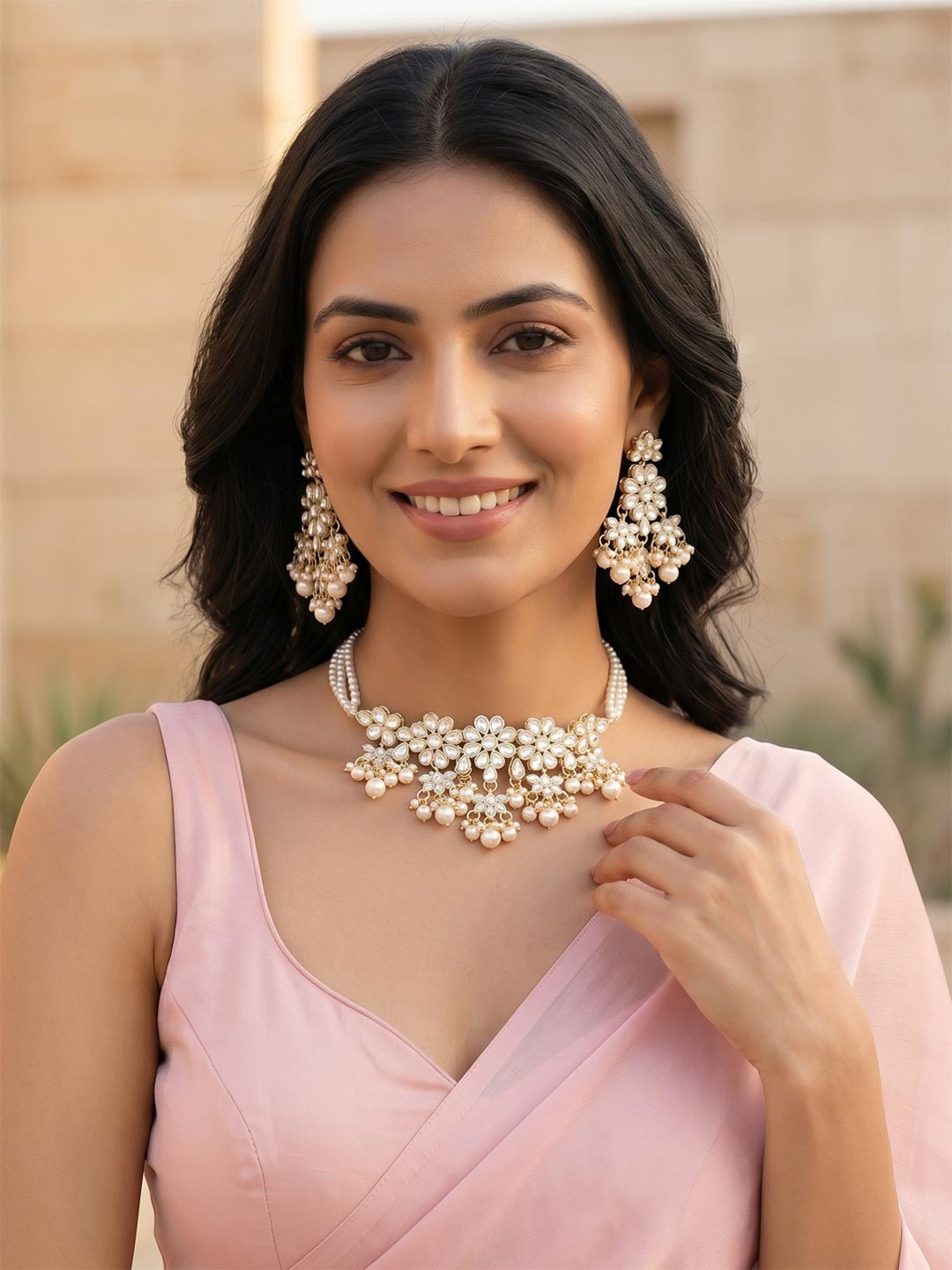 KARATCART Gold-Plated White Kundan-Studded & Pearl Beaded Jewellery Set