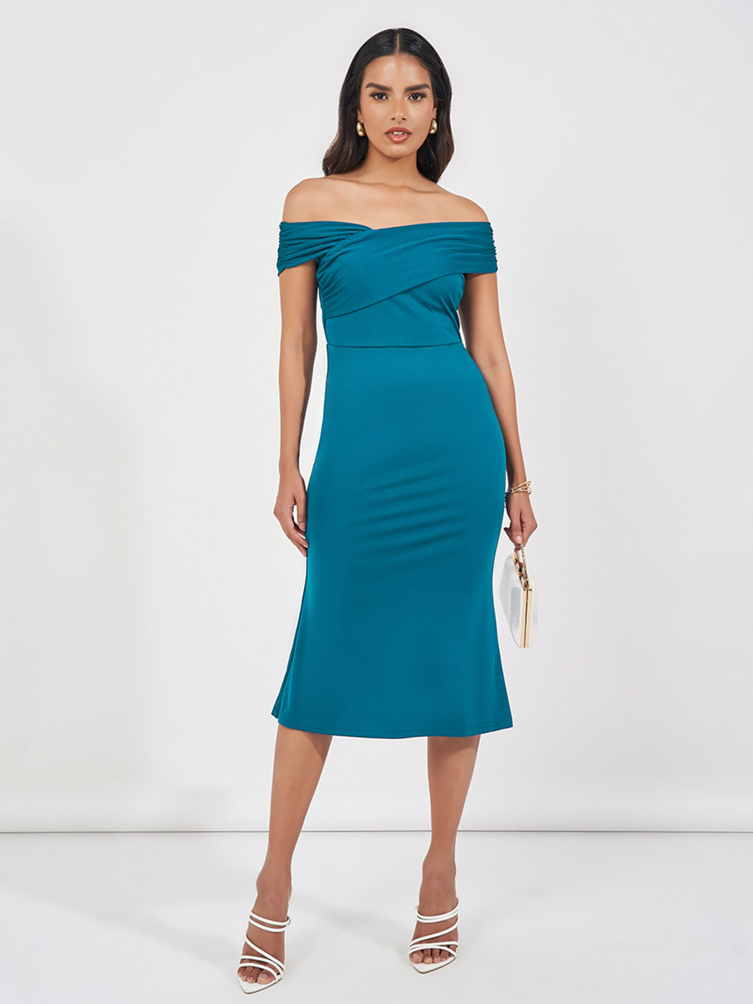 

Styli Women Blue Solid Off Shoulder Bodycon Midi Dress