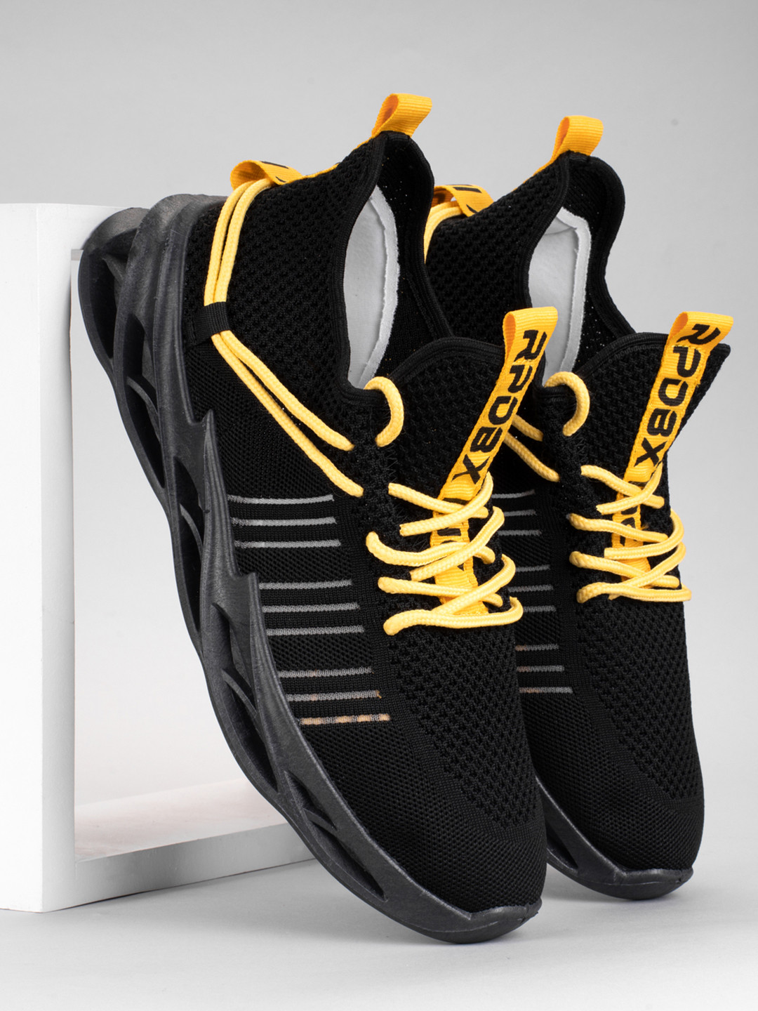 RapidBox Men Black & White Striped Sneakers