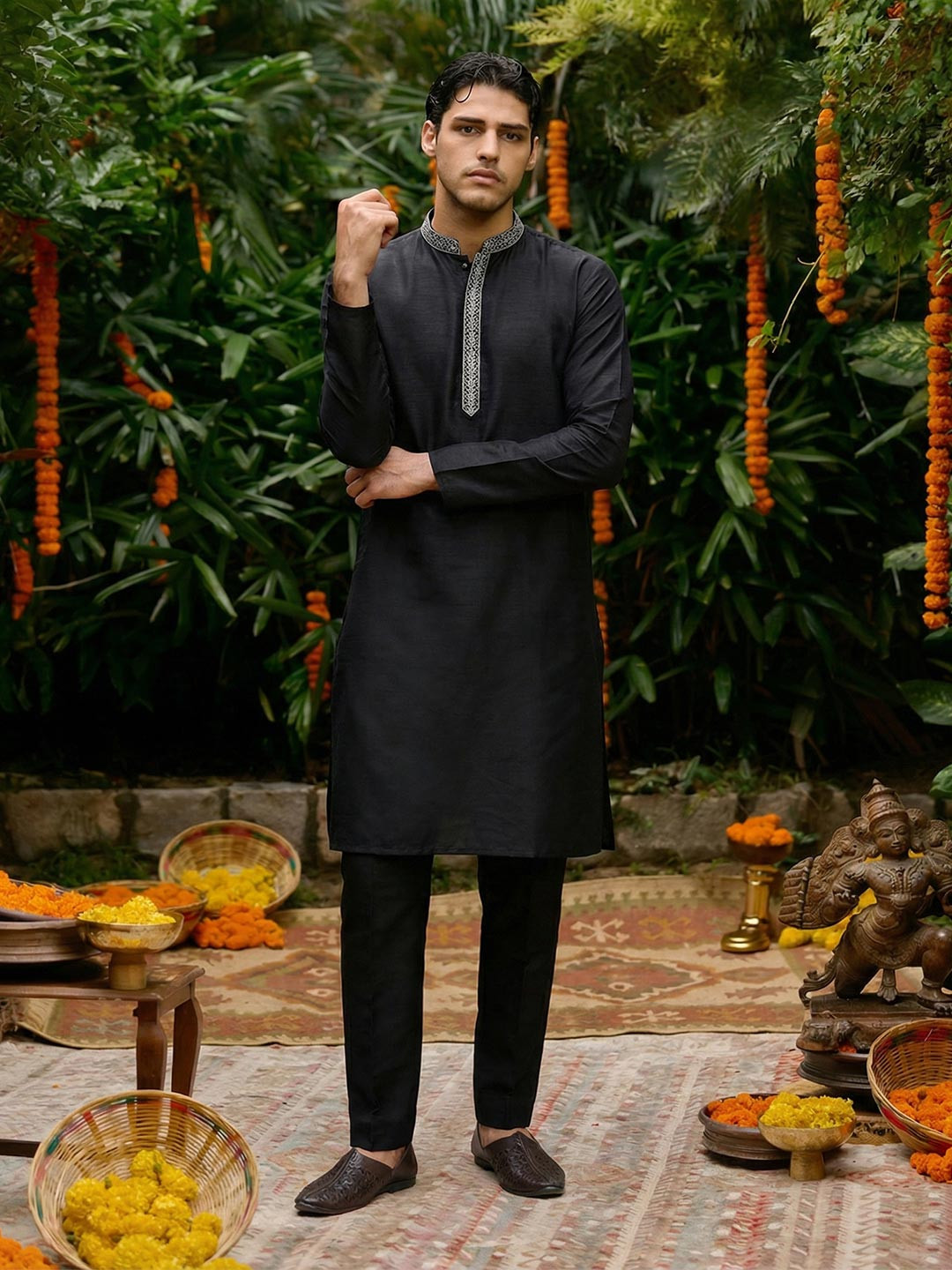 KISAH Men Solid Regular Fit Thread Work Kurta