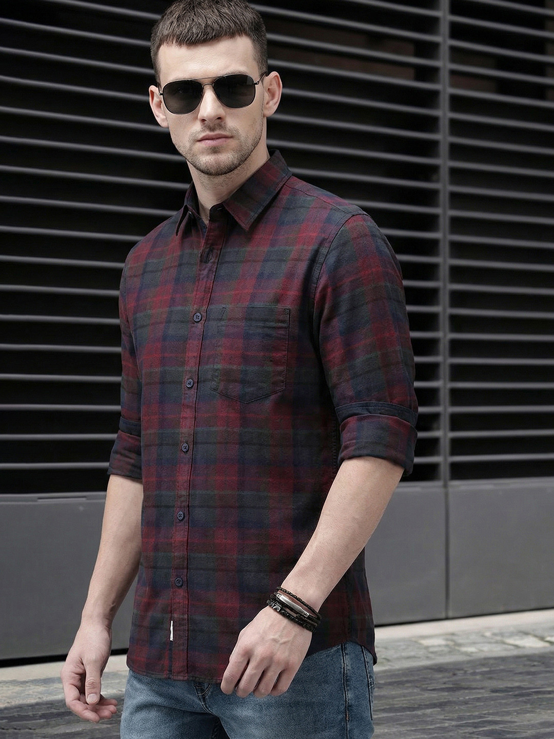 Roadster Men Maroon & Navy Blue Checked Cotton Casual Shirt