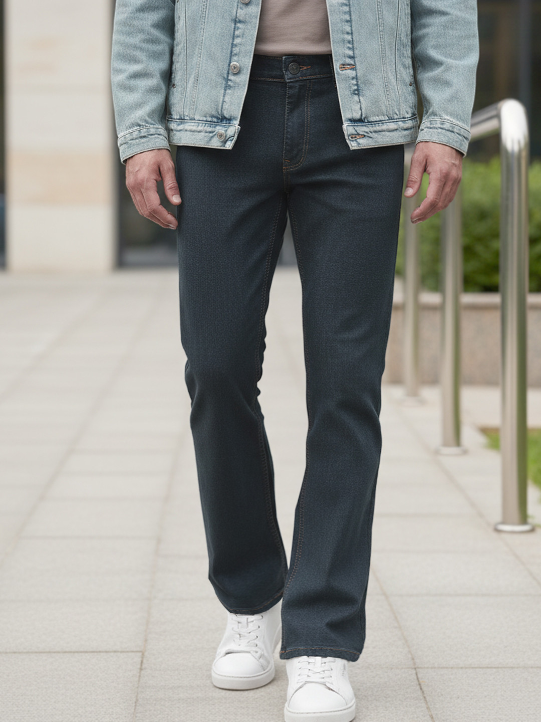 Urbano Fashion Men Mid Rise Light Fade Stretchable Bootcut Jeans