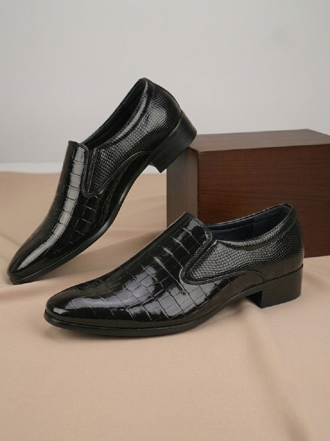 Bxxy Men Textured Formal Elevator Slip-On Shoes