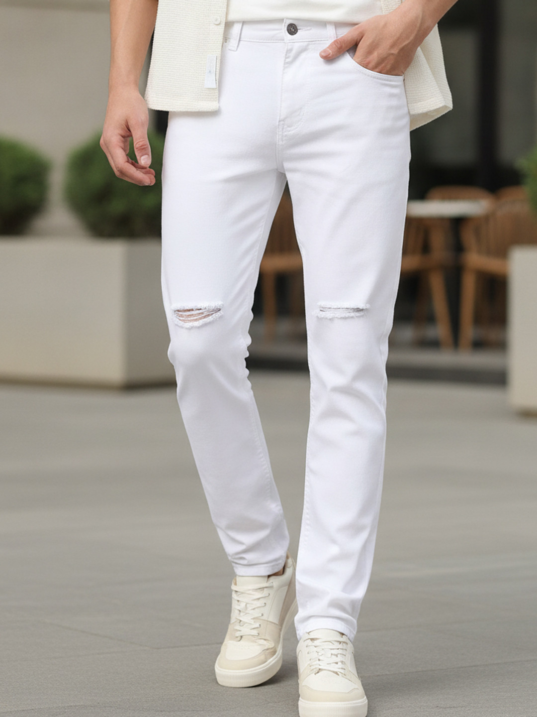 Urbano Fashion Men White Slim Fit Mid-Rise Slash Knee Stretchable Jeans