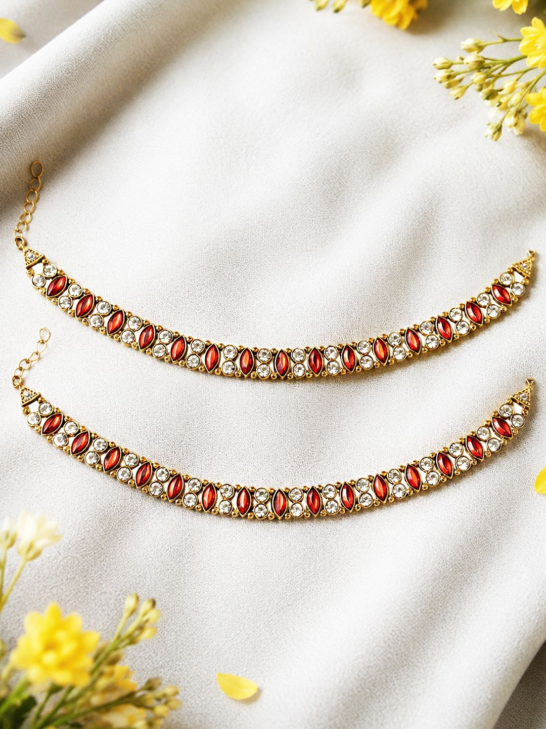 ANIKAS CREATION Set Of 2 Red & White Kundan-Studded & Pearl Beaded Handcrafted Anklets