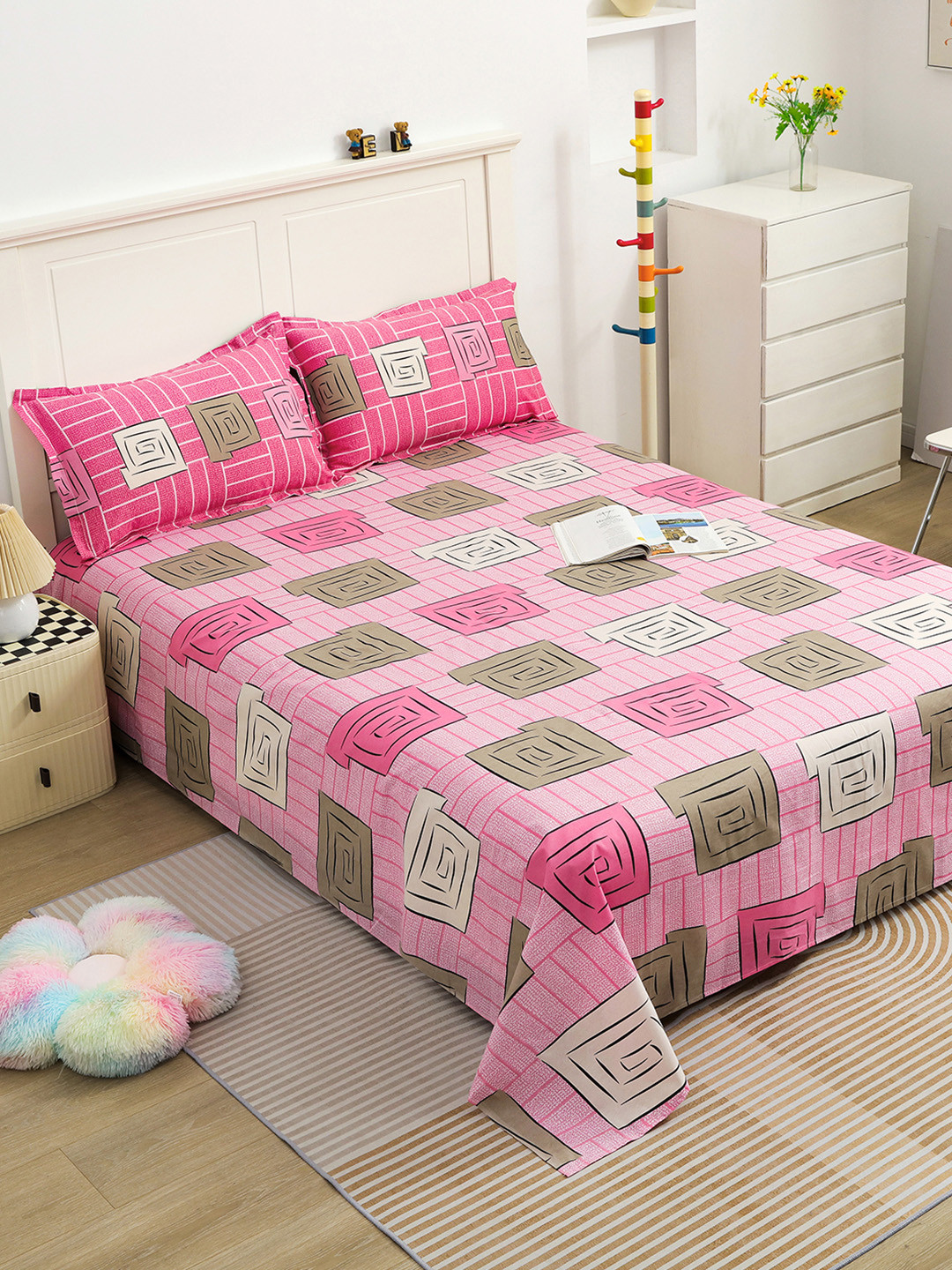 Story@home Pink Geometric Cotton 144 TC Queen Bedsheet with Pillow Covers - 88x100 In