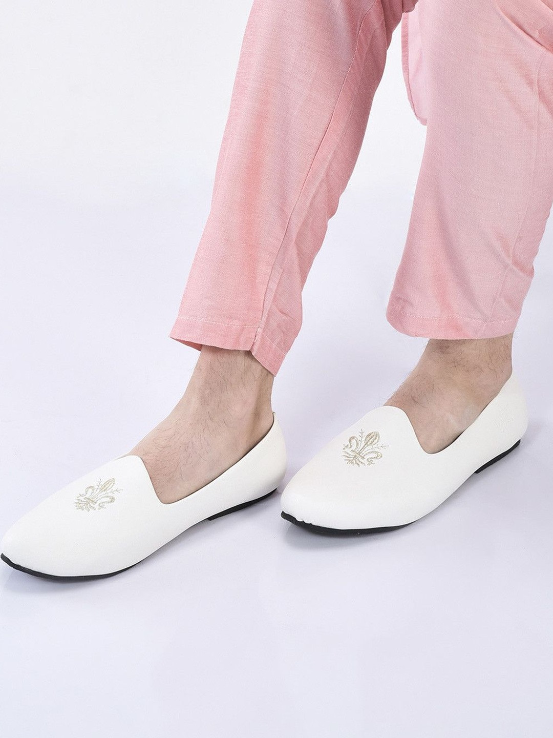 FAUSTO Men Embroidered Lightweight Mojaris