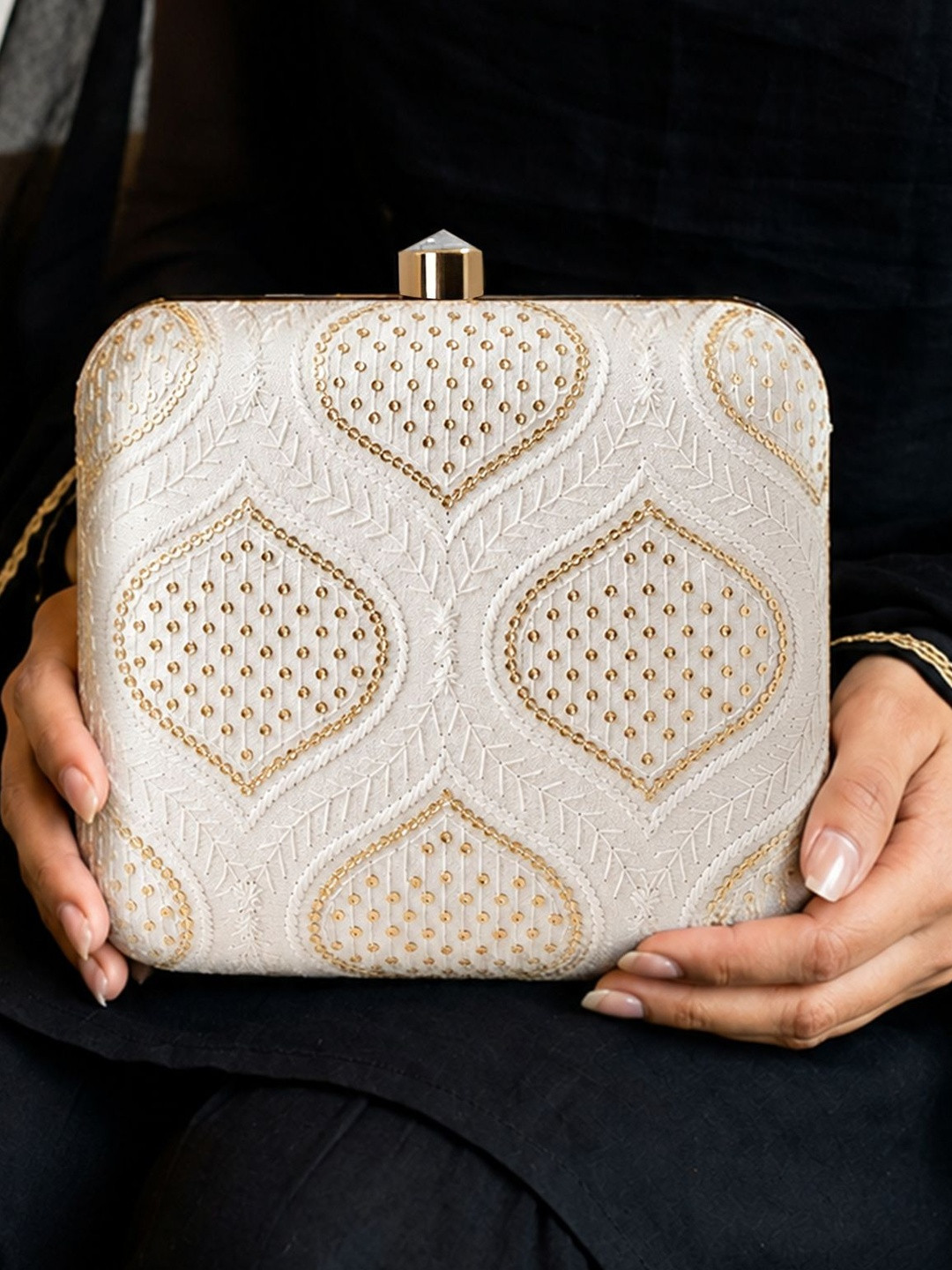 ARTKLIM Women Embroidered Fabric Box Clutch