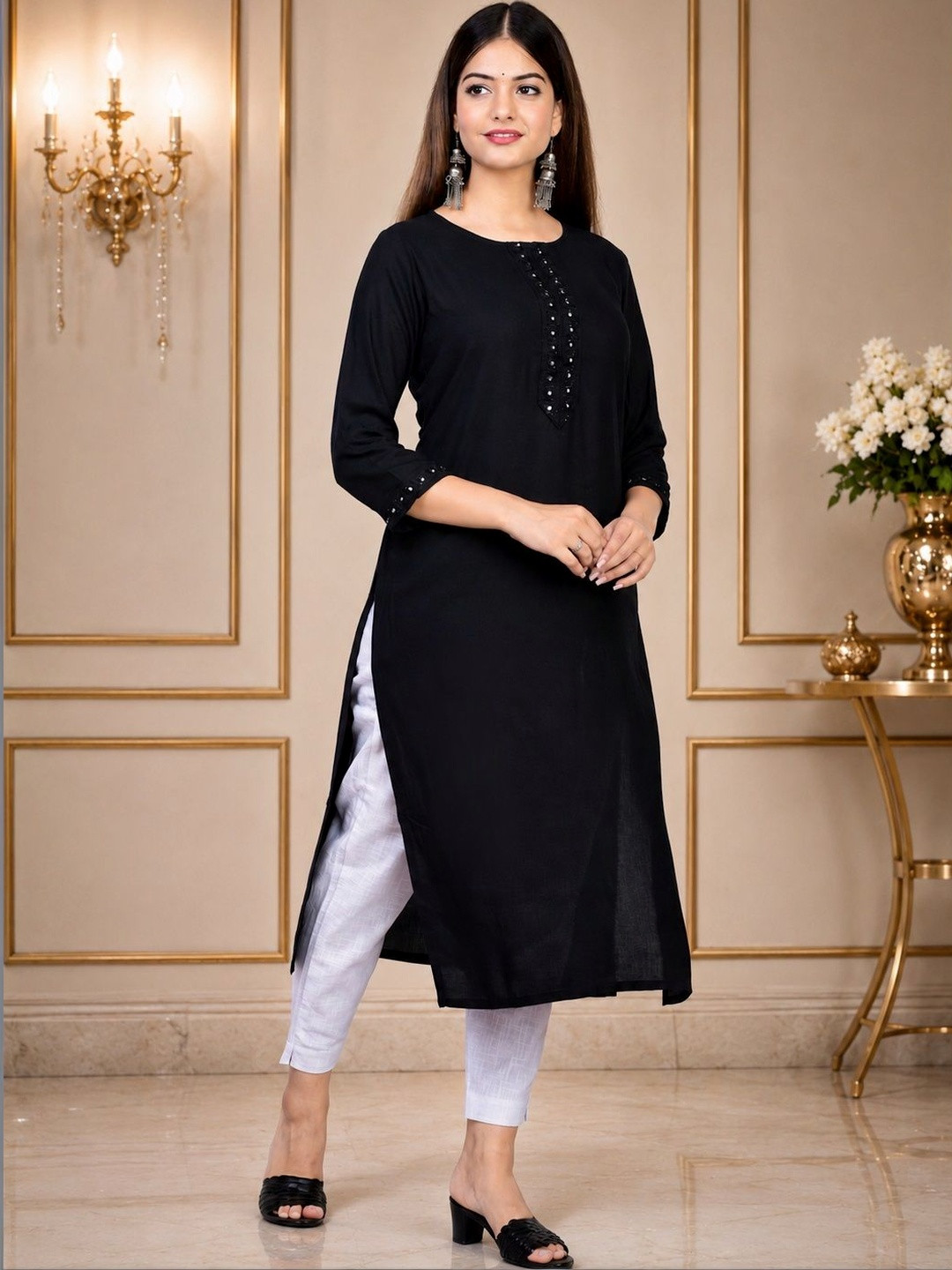 VEDANA Women Black Thread Work Kurta