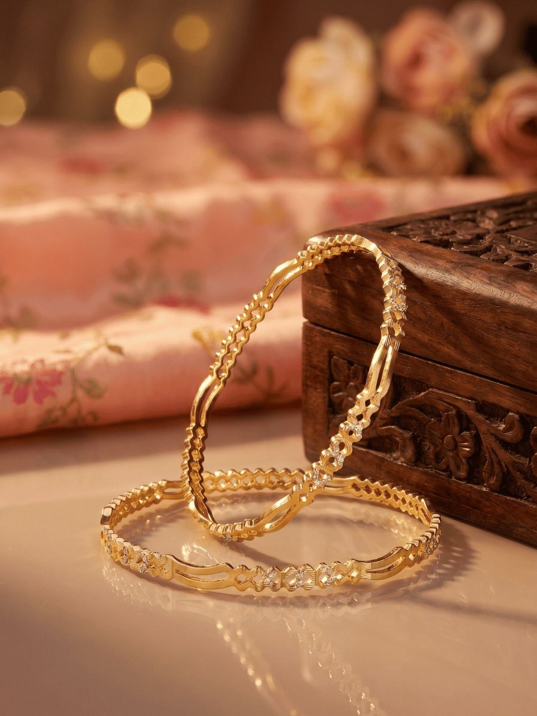 Jewar Mandi Set Of 2 Gold-Plated Bangles