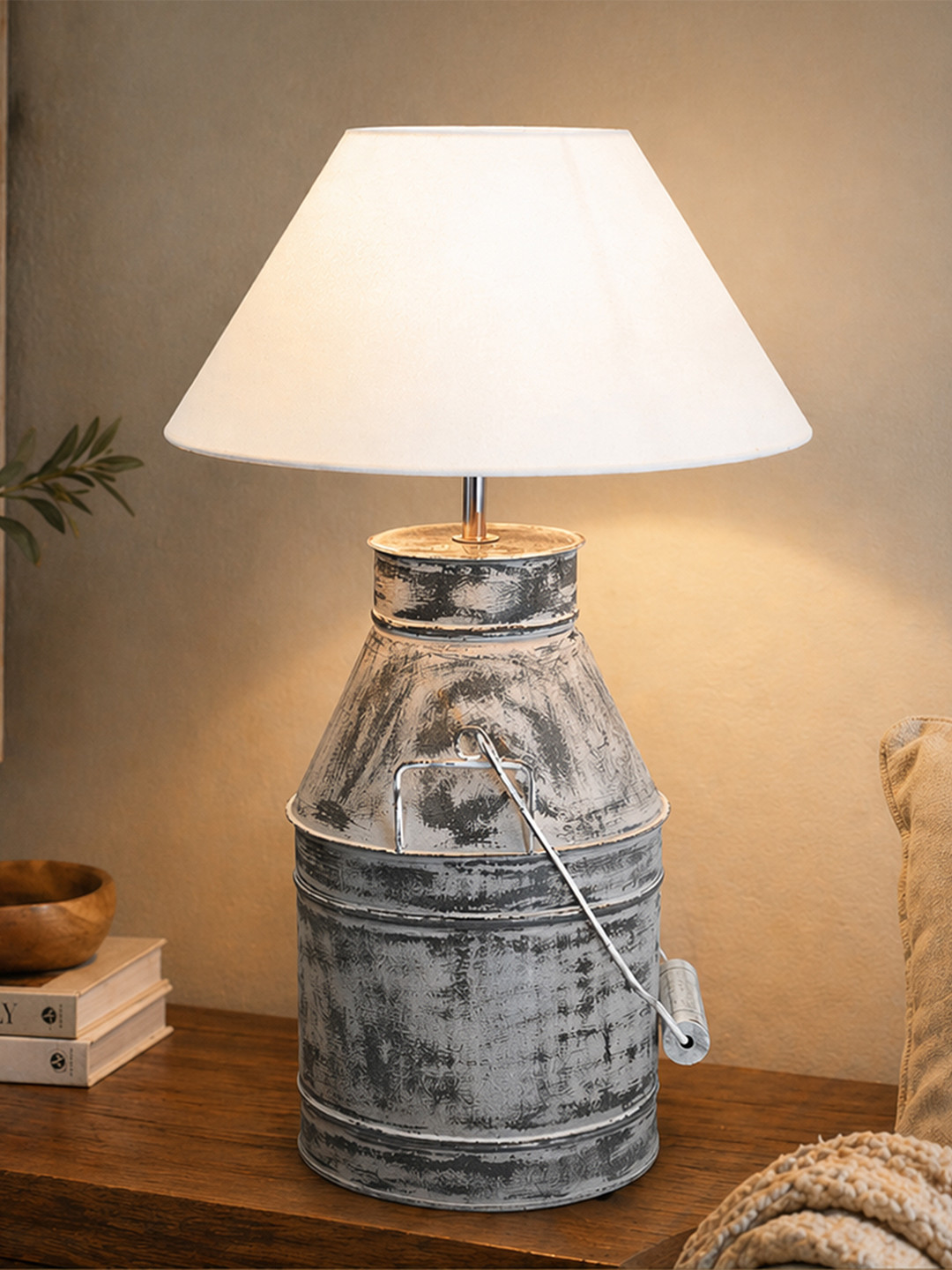 Homesake Rustic Warm Yellow Metal Triangle Solid High Quality Electrical Table Lamps