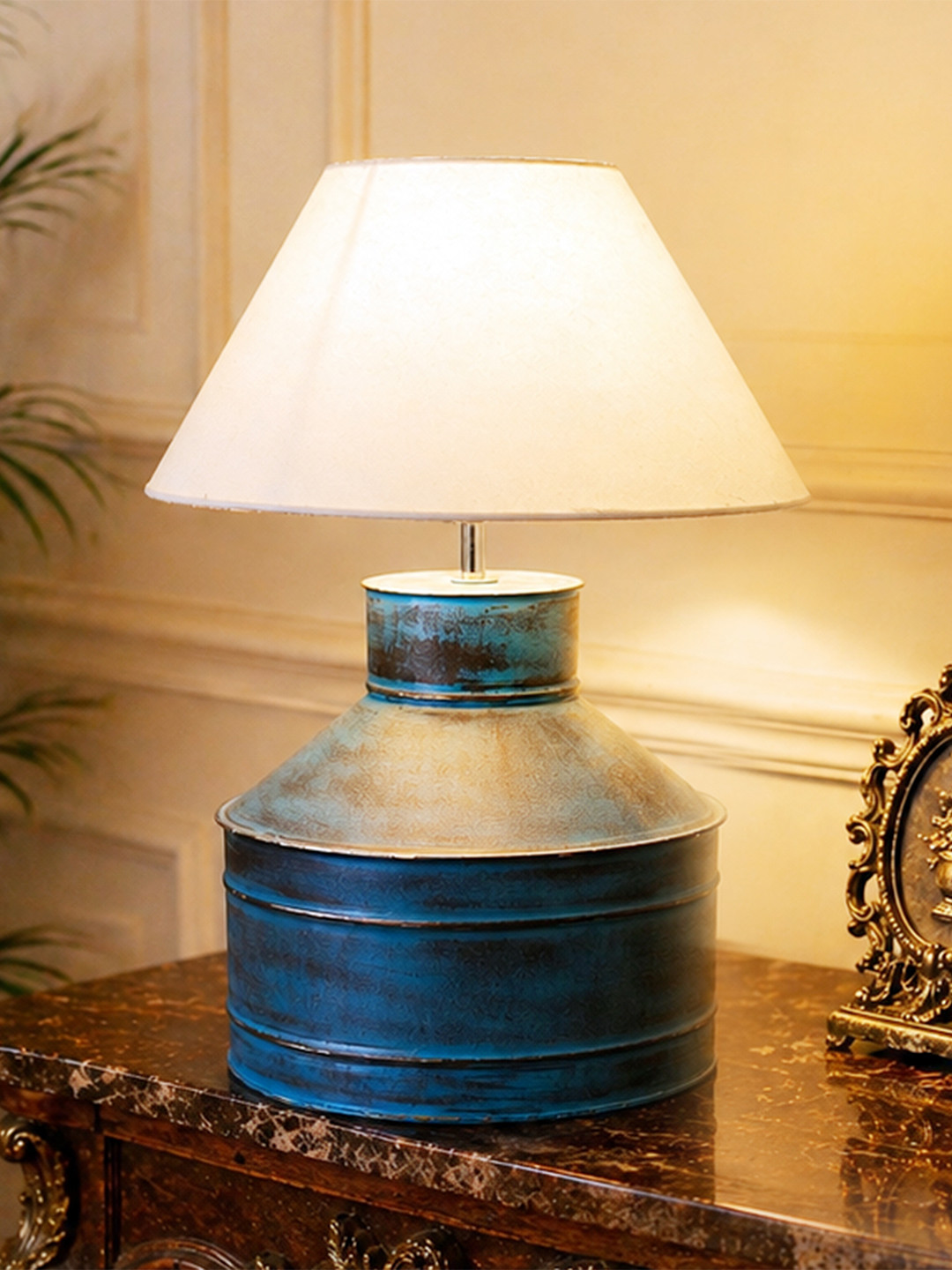 Homesake Rustic Warm Yellow Metal Triangle Solid High Quality Electrical Table Lamps