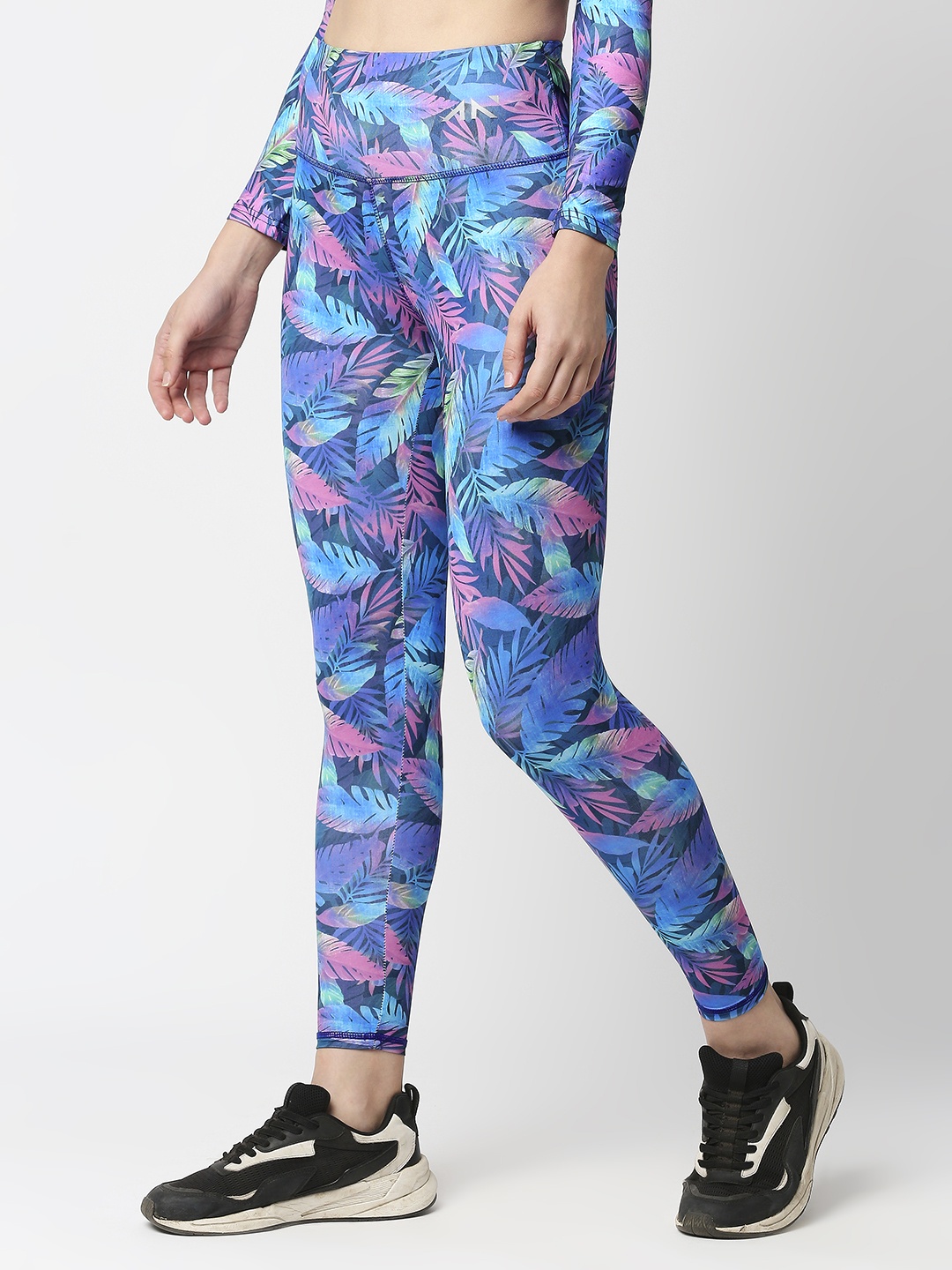 

AESTHETIC NATION Women Blue & Pink Printed Dry Fit Tights