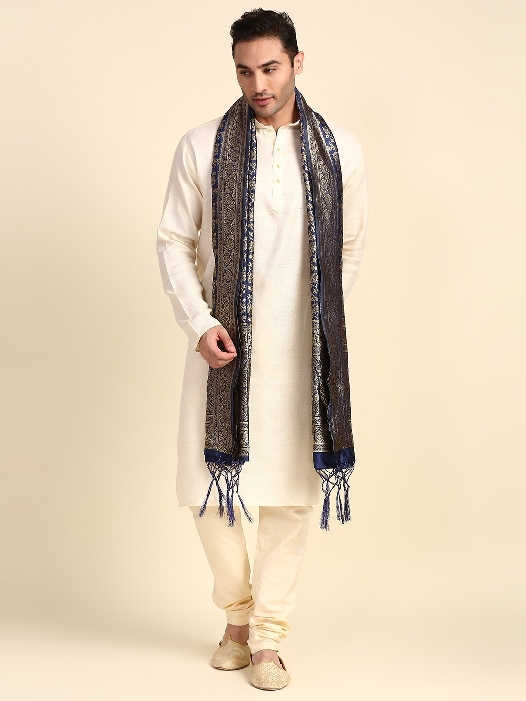 

Dupatta Bazaar Men Navy Blue & Off White Floral Woven Design Dupatta
