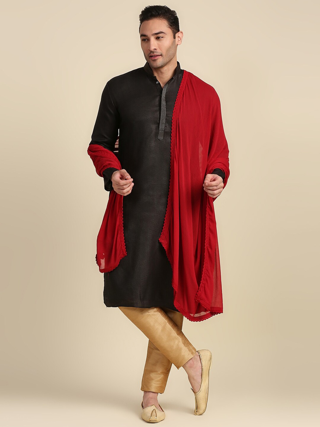 

Dupatta Bazaar Men Maroon Solid Dupatta