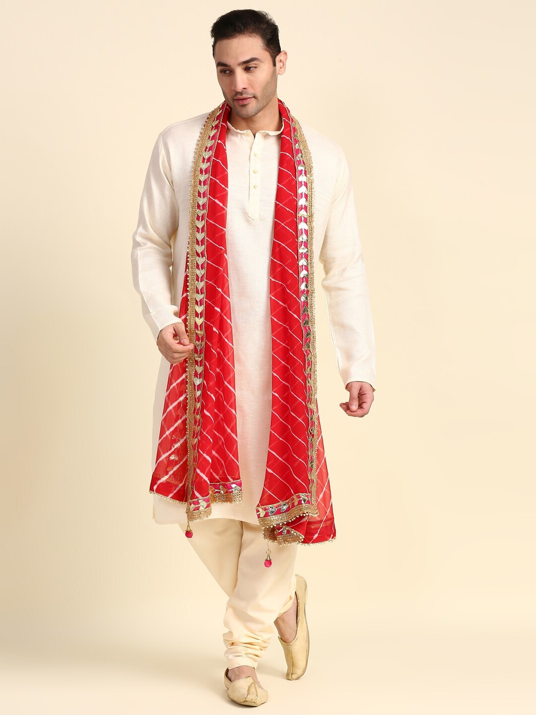 

Dupatta Bazaar Men Red & Off White Striped Leheriya Dupatta with Gotta Patti