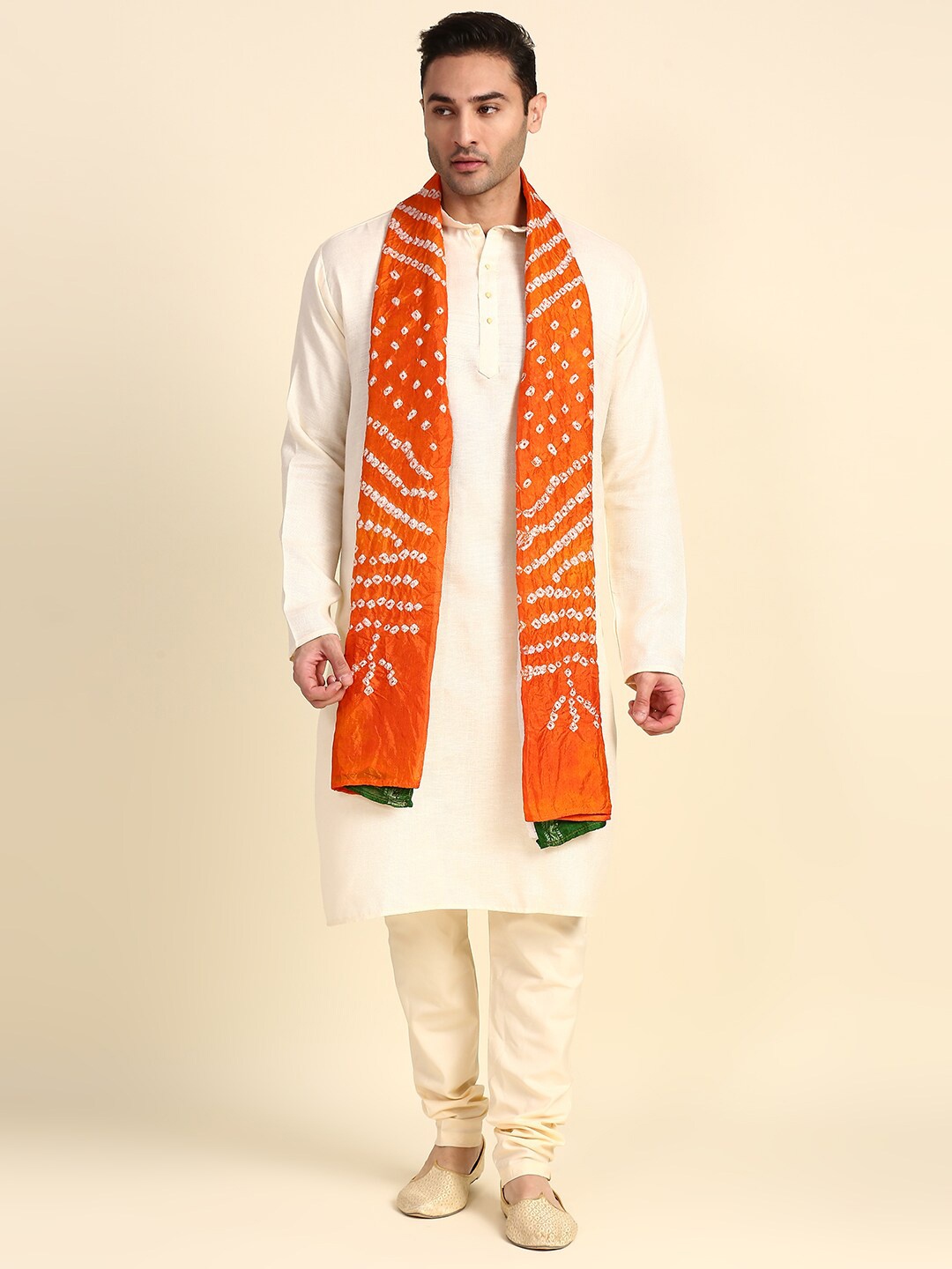 

Dupatta Bazaar Men Orange & White Printed Bandhani Dupatta