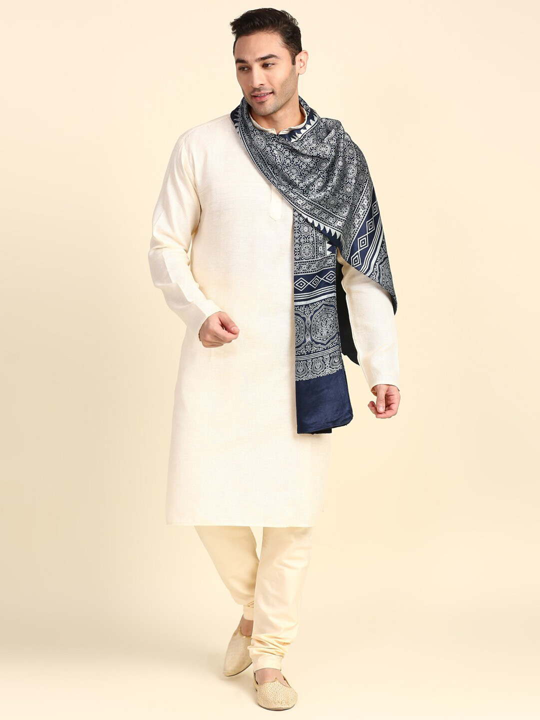 

Dupatta Bazaar Men Navy Blue & Off White Ajrakh Printed Dupatta