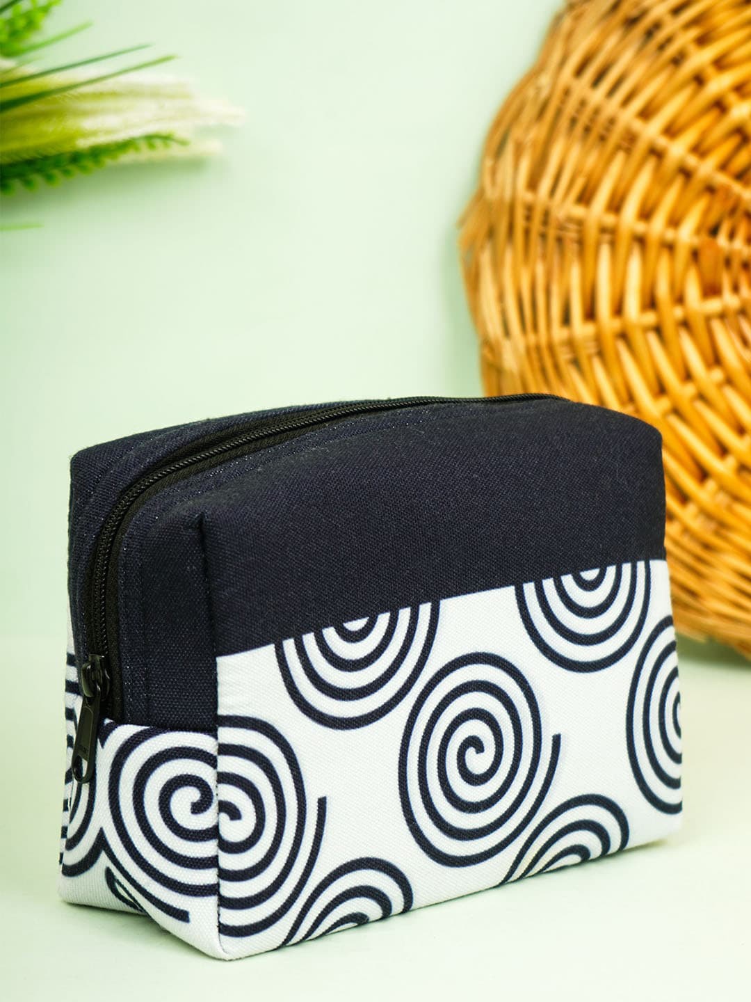 

Crazy Corner Black & White Printed Makeup Pouch