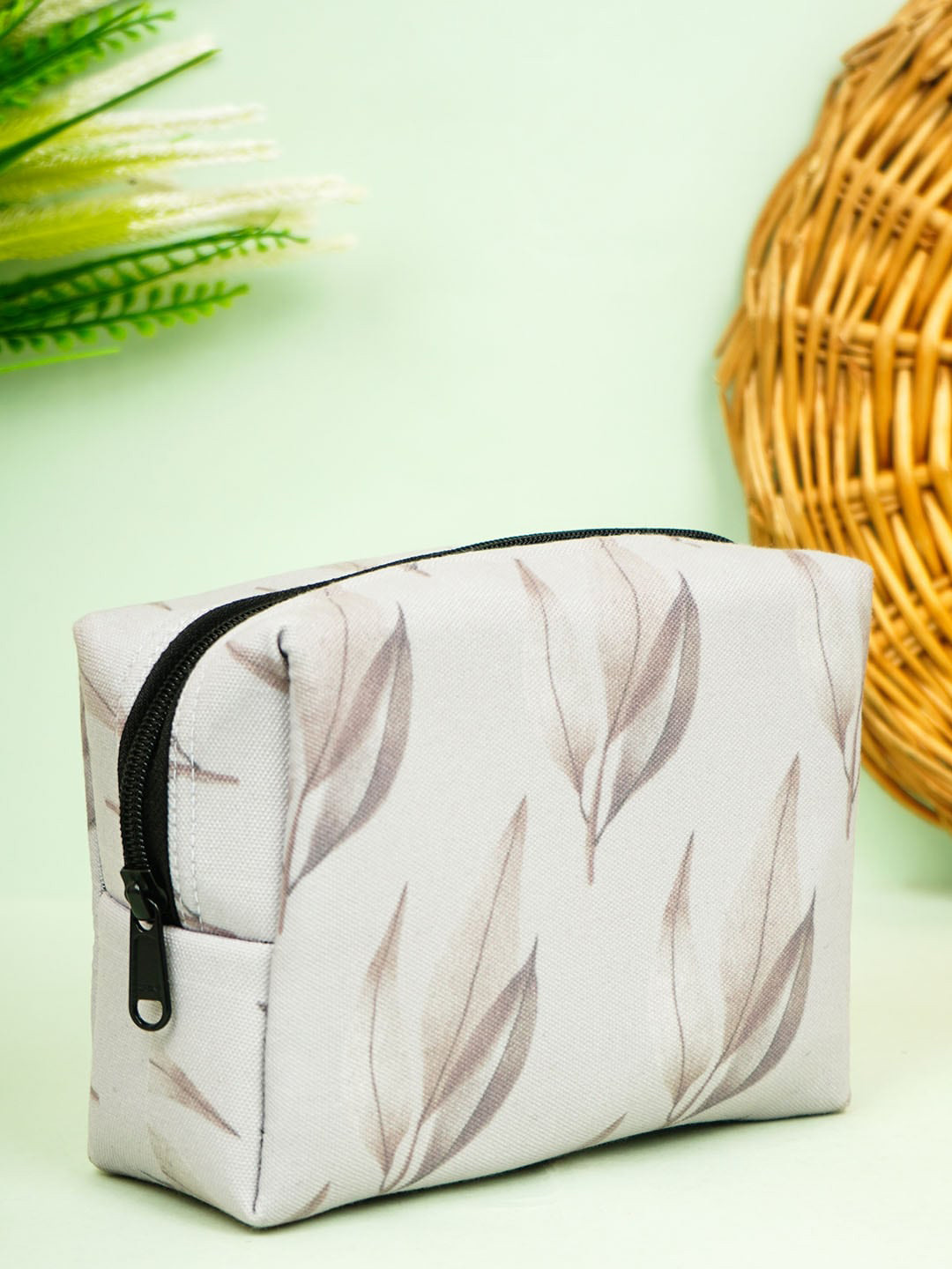 

Crazy Corner Grey Printed Travel Accessory
