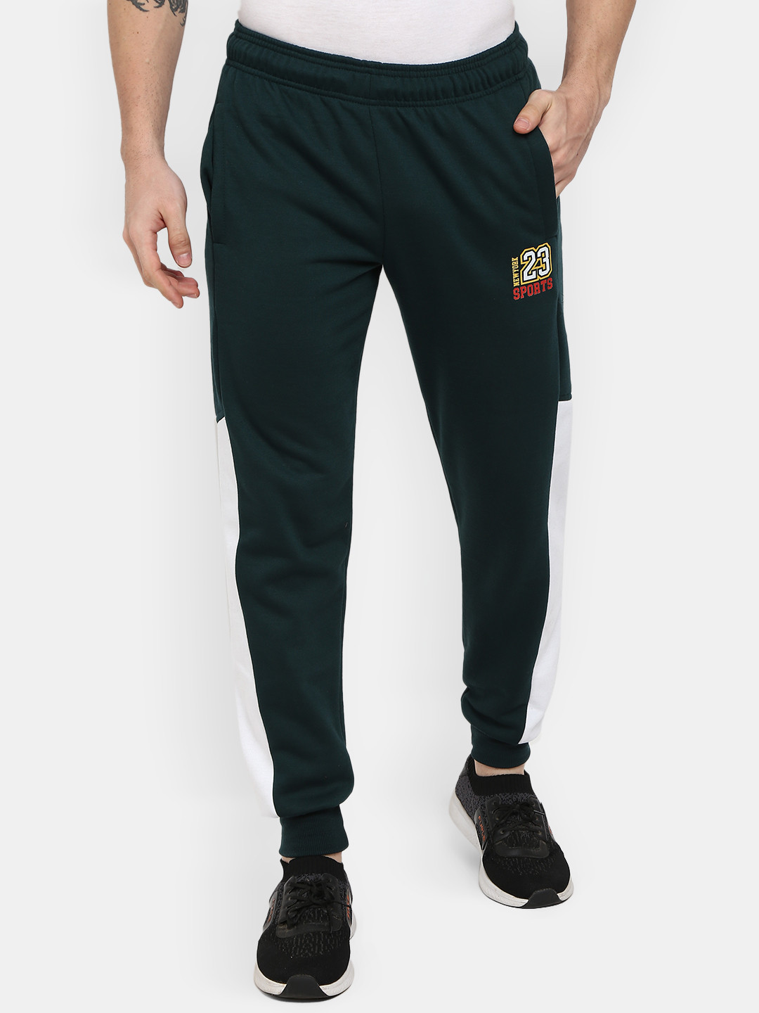 

V-Mart Men Colourblocked Spun Fleece Winter Pyjama, Green