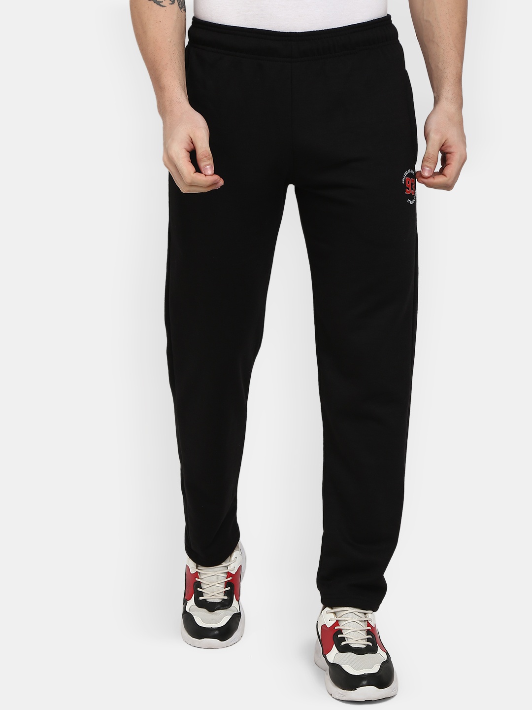 

V-Mart Men Colourblocked Spun Fleece Winter Pyjama, Black