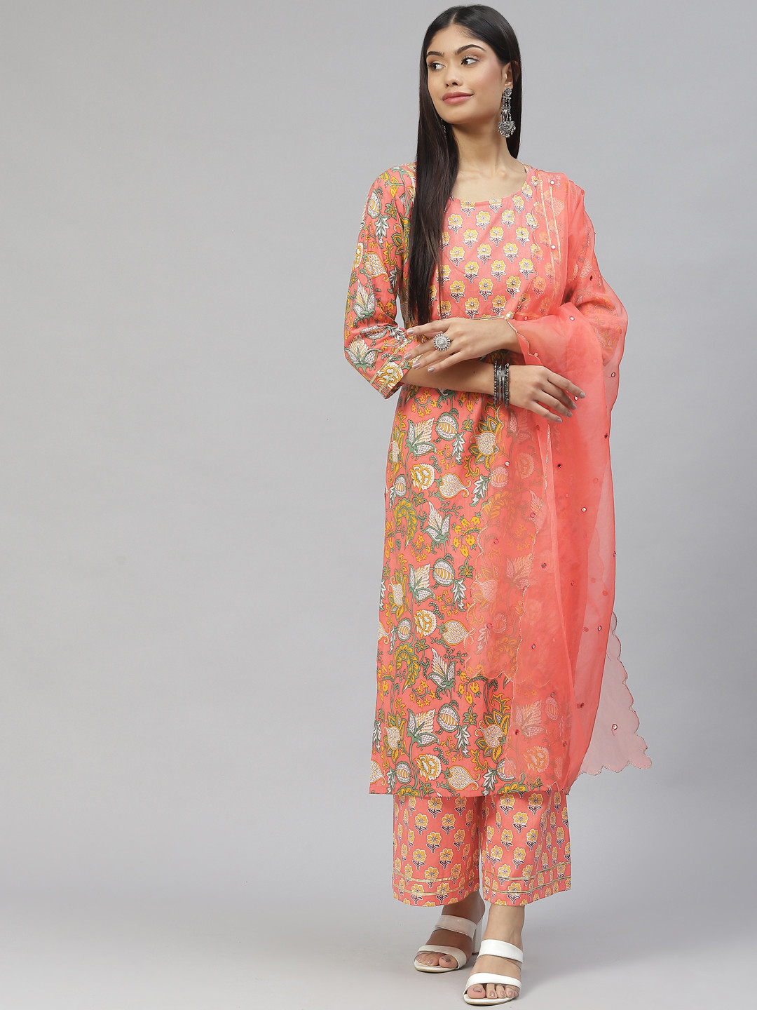

SERONA FABRICS Women Peach Printed Gotta Patti Cotton Kurta with Palazzos & Dupatta