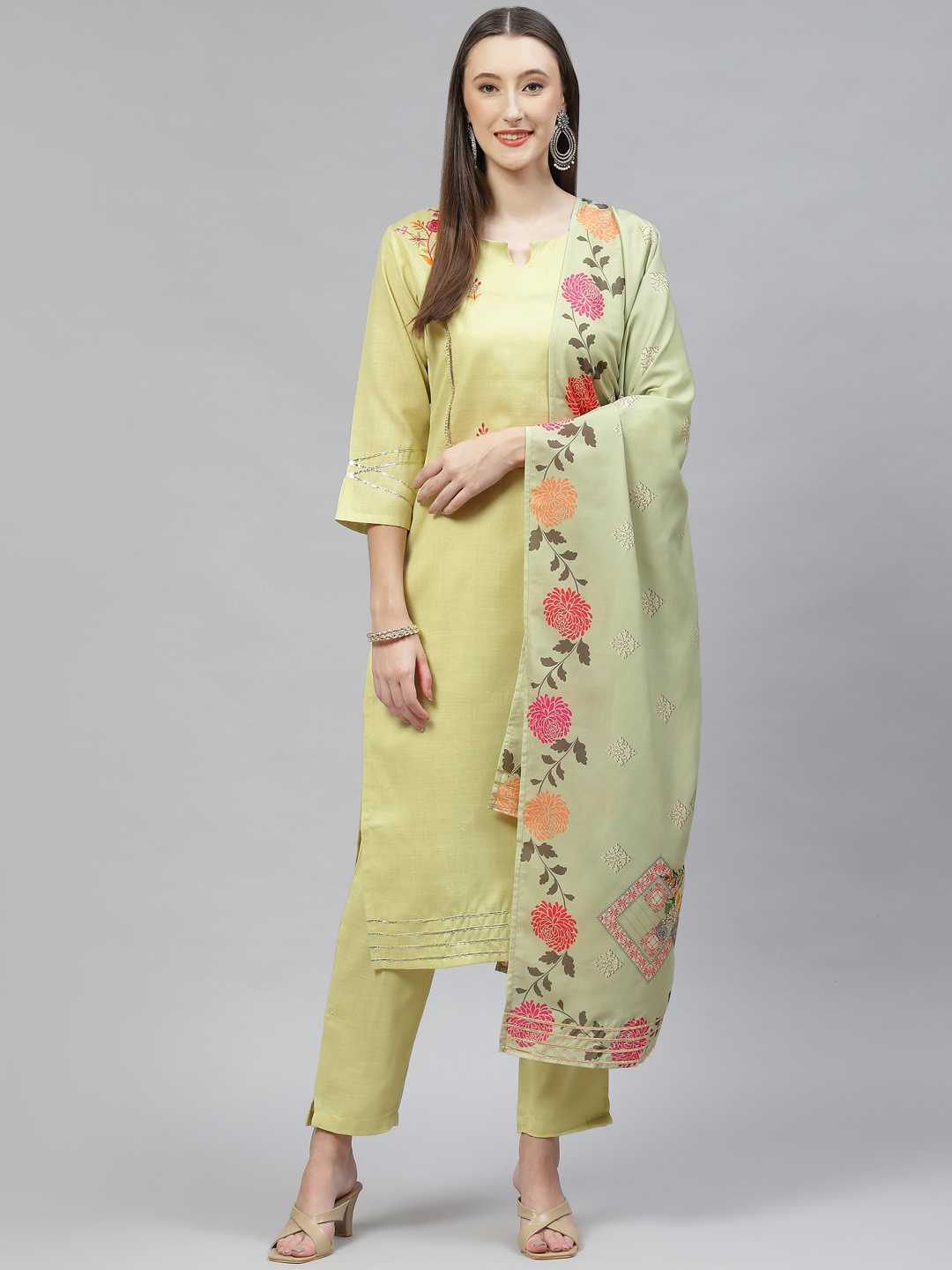 

SERONA FABRICS Women Green Floral Printed Gotta Patti Kurta with Trousers & With Dupatta