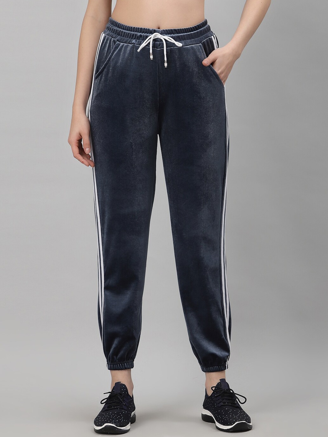 

NEUDIS Women Blue Solid Velvet Finish Joggers
